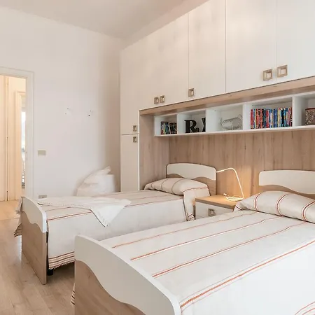 San Pietro Roomy Flat Roma